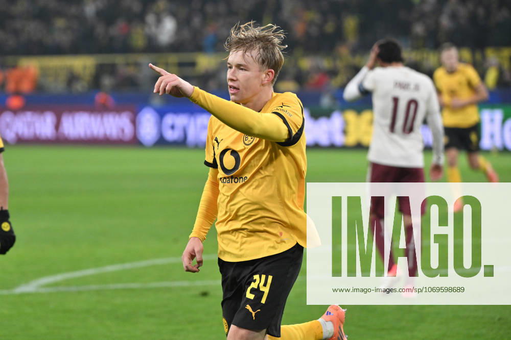 Cheers 4 0 Daniel Svensson Borussia Dortmund 25 11 2025, Football, UEFA Champions League 2025 2026, Matchday 5, Borussia Dortmund FC Villarreal 4 0 UEFA regulations prohibit any use of photographs as image sequences and or quasi video Dortmund Signal Iduna Park Nordrhein Westfalen Germany Team2