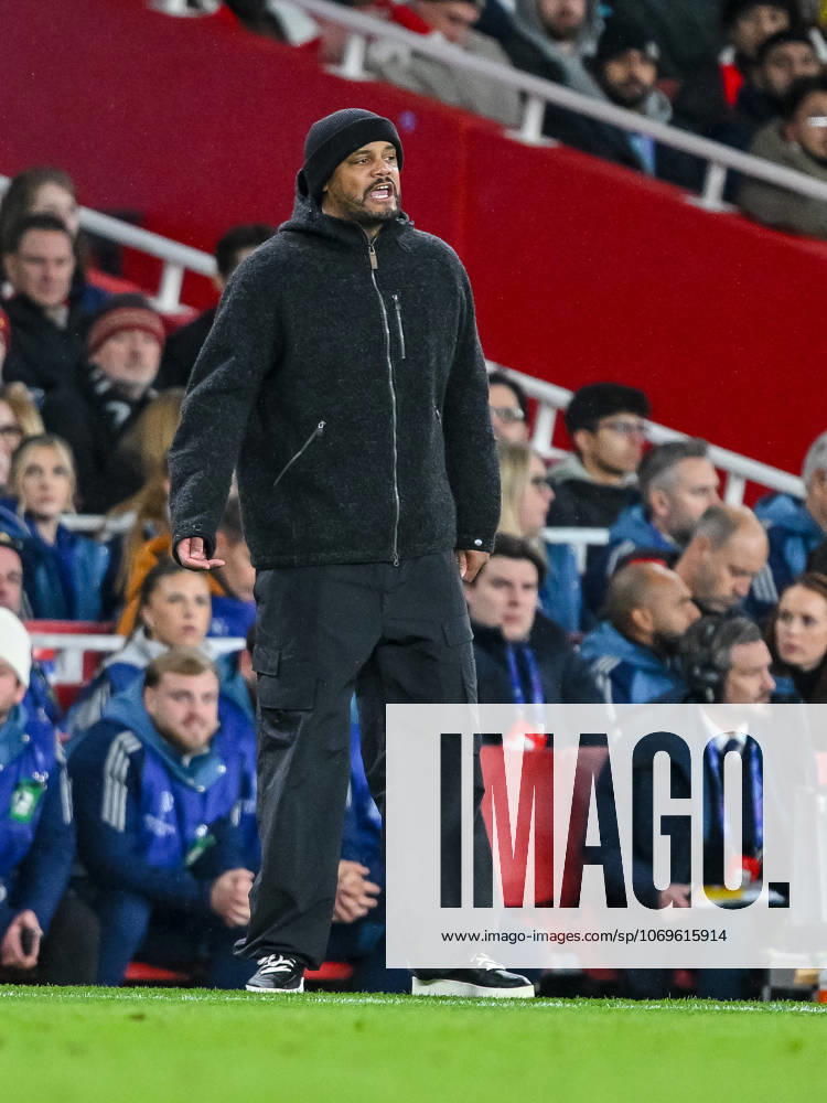 Coach Vincent Kompany Bayern Muenchen gestures during the UEFA Champions League 2025 26 League Phase MD5 match between Arsenal FC and FC Bayern München at Arsenal Stadium on November 26, 2025 in London, United Kingdom Photo by Harry Langer DeFodi Images