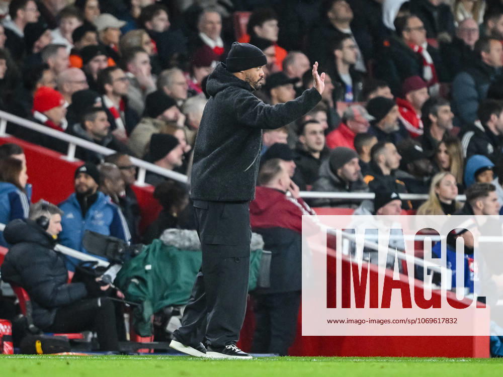 Coach Vincent Kompany Bayern Muenchen gestures during the UEFA Champions League 2025 26 League Phase MD5 match between Arsenal FC and FC Bayern München at Arsenal Stadium on November 26, 2025 in London, United Kingdom Photo by Harry Langer DeFodi Images