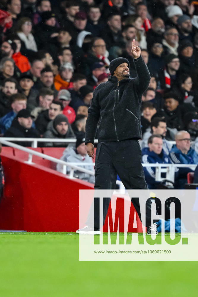 Coach Vincent Kompany Bayern Munich gestures during the UEFA Champions League 2025 26 League Phase MD5 match between Arsenal FC and FC Bayern Munich at Arsenal Stadium on November 26, 2025 in London, United Kingdom Photo by Harry Langer DeFodi Images