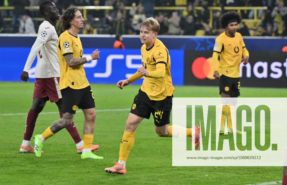 Cheers 4 0 Daniel Svensson Borussia Dortmund 25 11 2025, Football, UEFA Champions League 2025 2026, Matchday 5, Borussia Dortmund FC Villarreal 4 0 UEFA regulations prohibit any use of photographs as image sequences and or quasi video Dortmund Signal Iduna Park Nordrhein Westfalen Germany Team2