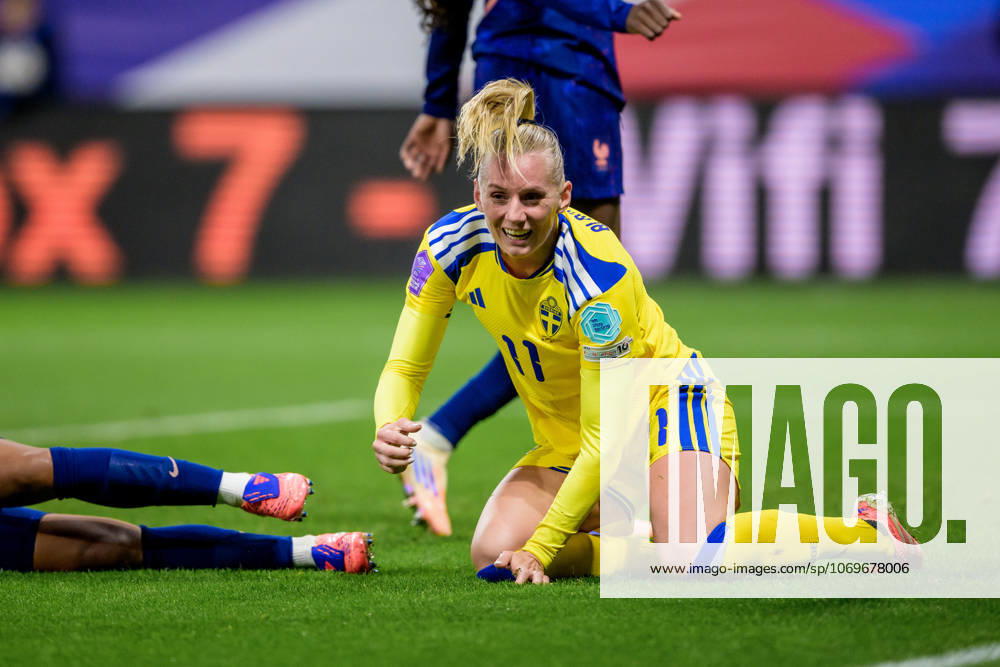 Stina Blackstenius of Sweden celebrates after 1 1 during the Women s Nations League bronze medal football match between France and Sweden on November 28, 2025 in Reims Photo Ludvig Thunman BILDBYRAN code LT LT0755 fotboll football soccer fotball nations league uefa womens nations league frankrike sverige sweden dam bbeng jubel