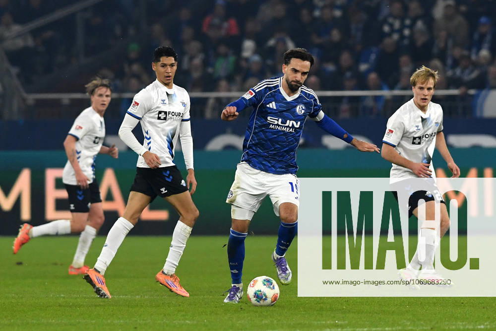 Kenan Karaman FC Schalke 04 in action, on the ball, single action during the 2 Bundesliga match between FC Schalke 04 and SC Paderborn 07, Veltins Arena on November 28, 2025 in Gelsenkirchen, Germany Photo by Ralf Treese DeFodi Images Kenan Karaman FC Schalke 04 controls the ball during the 2 Bundesliga match between FC Schalke 04 and SC Paderborn 07 at Veltins Arena on November 28, 2025 in Gelsenkirchen, Germany Photo by Ralf Treese DeFodi Images