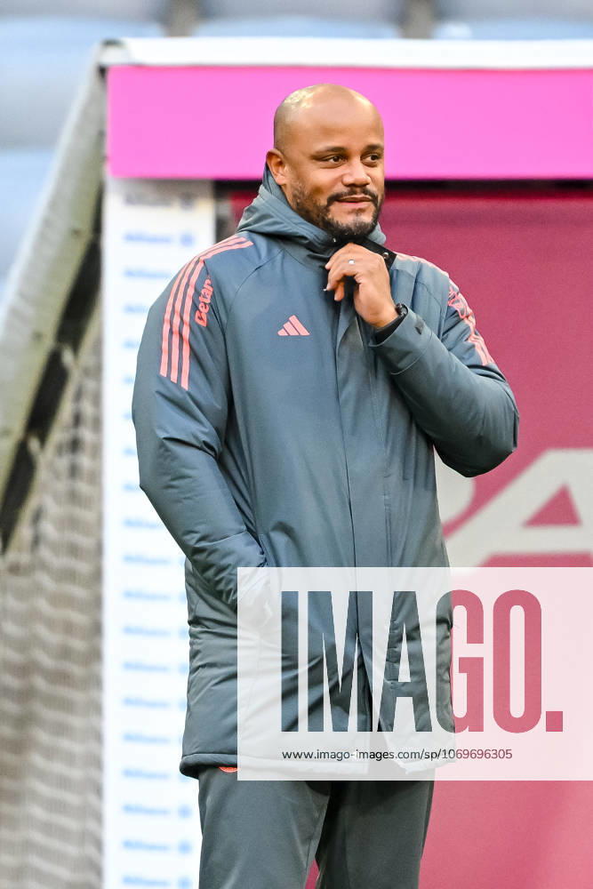 Trainer Vincent Kompany Bayern München Schauen waehrend des spiels der Bundesliga zwischen FC Bayern München und FC St Pauli, Allianz Arena am 29 November 2025 in München, Germany Photo by Harry Langer DeFodi Images Trainer Vincent Kompany Bayern München Looks on during the Bundesliga match between FC Bayern München and FC St Pauli at Allianz Arena on November 29, 2025 in München, Germany Photo by Harry Langer DeFodi Images DFL regulations prohibit any use of photographs as image sequences and or quasi video Photo by Harry Langer DeFodi Images DFL regulations prohibit any use of photographs as image sequences and or quasi video