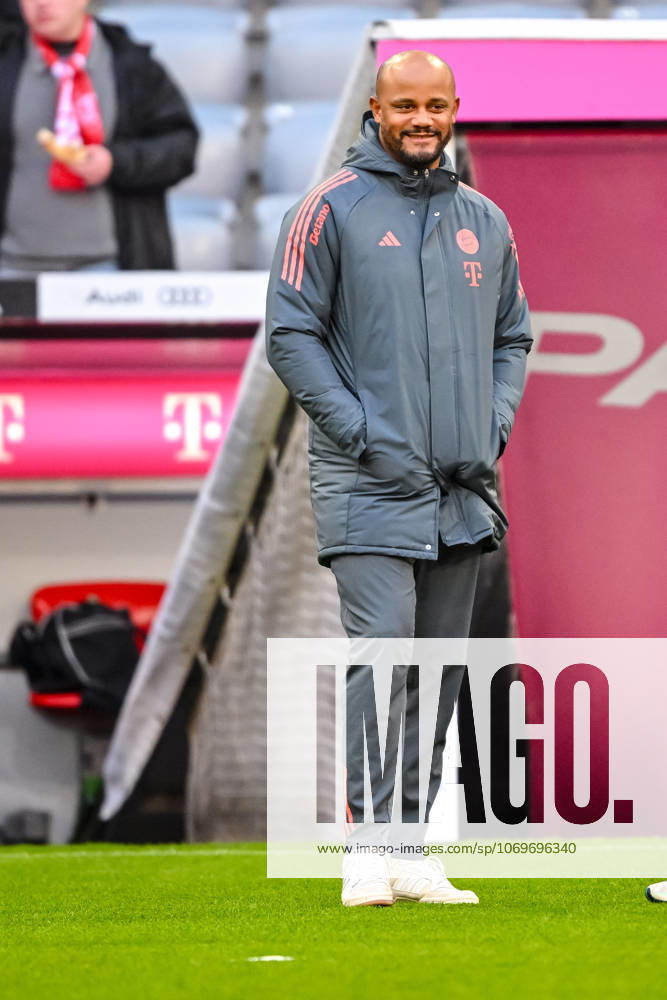 Trainer Vincent Kompany Bayern München Looks on during the Bundesliga match between FC Bayern München and FC St Pauli, Allianz Arena on November 29, 2025 in Munich, Germany Photo by Harry Langer DeFodi Images Trainer Vincent Kompany Bayern München Looks on during the Bundesliga match between FC Bayern München and FC St Pauli at Allianz Arena on November 29, 2025 in München, Germany Photo by Harry Langer DeFodi Images DFL regulations prohibit any use of photographs as image sequences and or quasi video Photo by Harry Langer DeFodi Images DFL regulations prohibit any use of photographs as image sequences and or quasi video