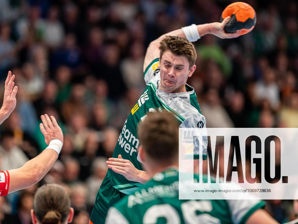 Oskar Sunnefeldt Frisch Auf Goeppingen, 27 throws from the back, Frisch Auf Goeppingen vs MT Melsungen, Handball, 1 Bundesliga, Men, Season 2025 2026, 29 11 2025, Frisch Auf Goeppingen vs MT Melsungen, Handball, 1 Bundesliga, Men, Season 2025 2026, 29 11 2025 Goeppingen