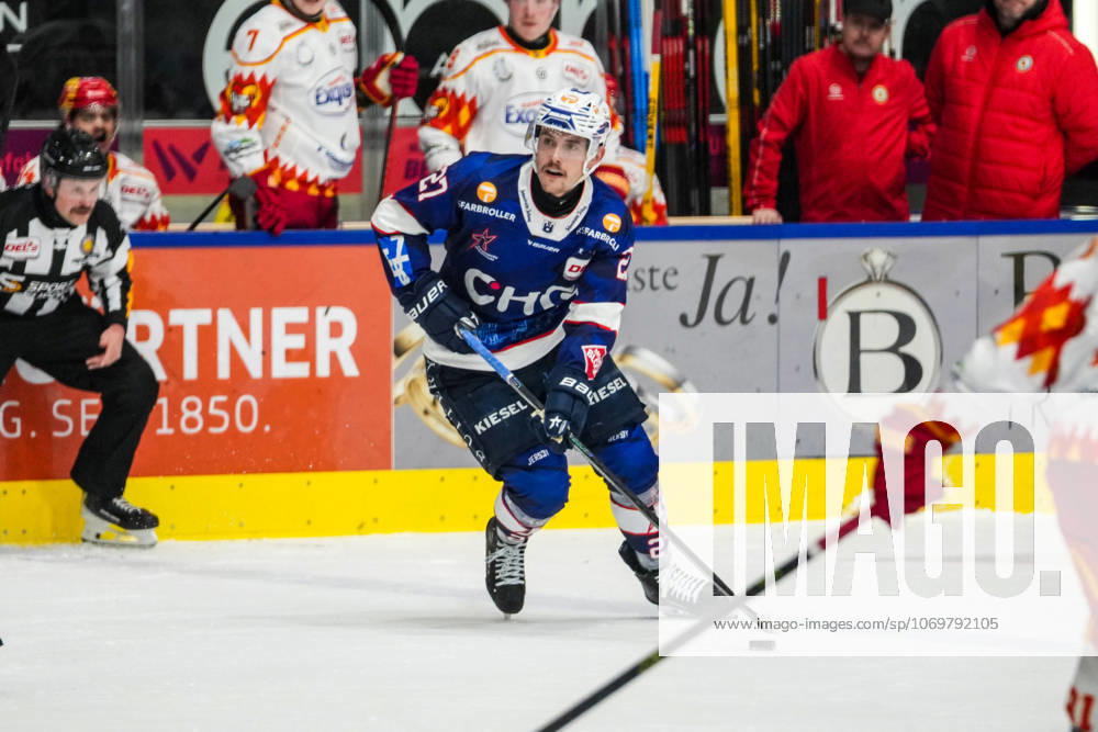 Thomas Reichel Ravensburg Towerstars, 27 , GER, Ravensburg Towerstars vs ESV Kaufbeuren, Ice Hockey, DEL2, Season 2025 2026, 25 Matchday, Main Round, 30 11 25 GER, Ravensburg Towerstars vs ESV Kaufbeuren, Ice Hockey, DEL2, Season 2025 2026, 25 Matchday, Main Round, 30 11 25 Ravenburg