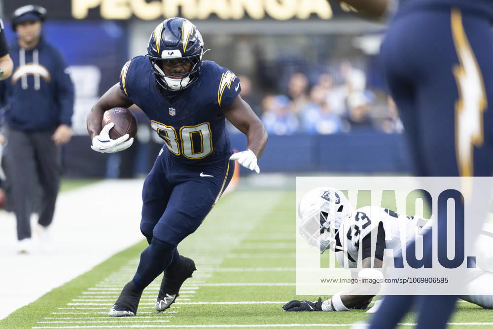 NFL, American Football Herren, USA 2025: Los Angeles Chargers 31:14 Las Vegas Raiders Los Angeles Chargers running back Kimani Vidal 30 scapes a tackle-attempt by Las Vegas Raiders safety Jamal Adams 33 during an NFL football game at SoFi Stadium, Sunday Nov. 30, 2025, in Inglewood, Calif. Los Angeles United States