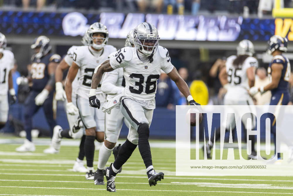 NFL, American Football Herren, USA 2025: Los Angeles Chargers 31:14 Las Vegas Raiders Las Vegas Raiders cornerback Kyu Blu Kelly 36 celebrates after an interception against the Los Angeles Chargers during an NFL football game at SoFi Stadium, Sunday Nov. 30, 2025, in Inglewood, Calif. Los Angeles United States