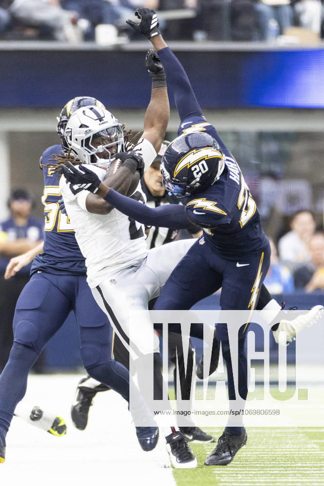 NFL, American Football Herren, USA 2025: Los Angeles Chargers 31:14 Las Vegas Raiders Las Vegas Raiders running back Ashton Jeanty 2 runs the ball against Los Angeles Chargers cornerback Cam Hart 20 during an NFL football game at SoFi Stadium, Sunday Nov. 30, 2025, in Inglewood, Calif. Los Angeles United States