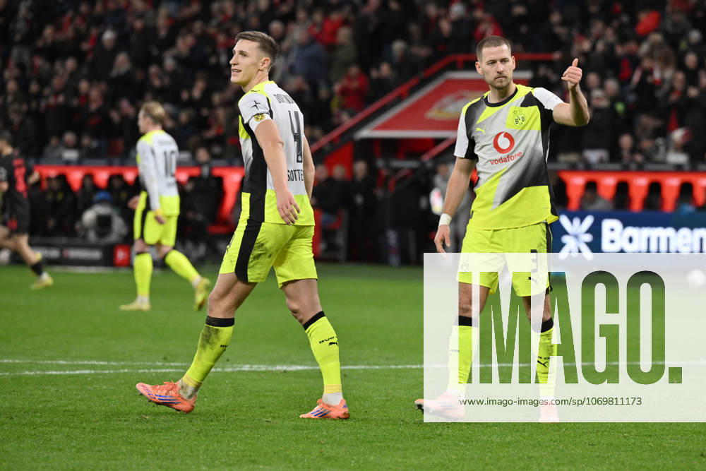 Nico Schlotterbeck Borussia Dortmund , Waldemar Anton Borussia Dortmund , v li 29 11 2025, Football 1 Bundesliga, Season 2025 2026, 12 Matchday, Bayer 04 Leverkusen Borussia Dortmund 1 2 DFL regulations prohibit any use of photographs as image sequences and or quasi video Leverkusen BayArena Nordrhein Westfalen Germany Team2