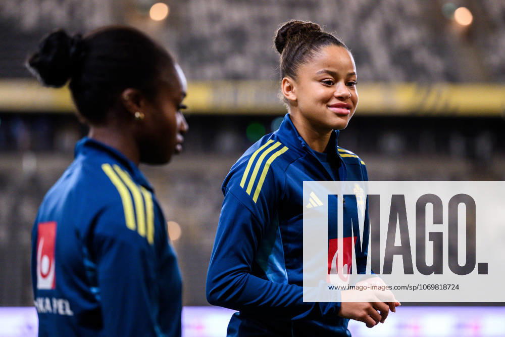 Monica Jusu Bah and Felicia Schröder of the Swedish women s national football team at a training session on December 1, 2025 in Stockholm Photo Jesper Zerman BILDBYRAN kod JZ JZ0652 fotboll football soccer fotball nations league uefa womens nations league träning practice training sverige sweden dam bbeng