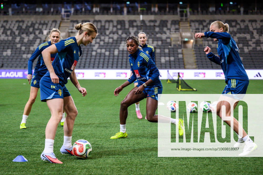 Evelyn Ijeh of the Swedish women s national football team at a training session on December 1, 2025 in Stockholm Photo Jesper Zerman BILDBYRAN kod JZ JZ0652 fotboll football soccer fotball nations league uefa womens nations league träning practice training sverige sweden dam bbeng