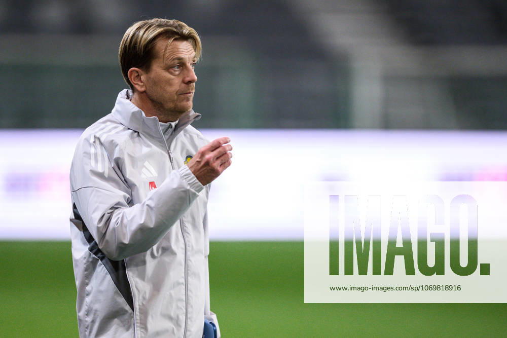 Head coach Tony Gustavsson of the Swedish women s national football team at a training session on December 1, 2025 in Stockholm Photo Jesper Zerman BILDBYRAN kod JZ JZ0652 fotboll football soccer fotball nations league uefa womens nations league träning practice training sverige sweden dam bbeng