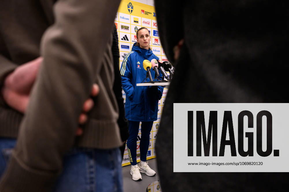 Nathalie Björn of the Swedish women s national football team in the mixed zone after a training session on December 1, 2025 in Stockholm Photo Jesper Zerman BILDBYRAN kod JZ JZ0652 fotboll football soccer fotball nations league uefa womens nations league träning practice training sverige sweden dam bbeng