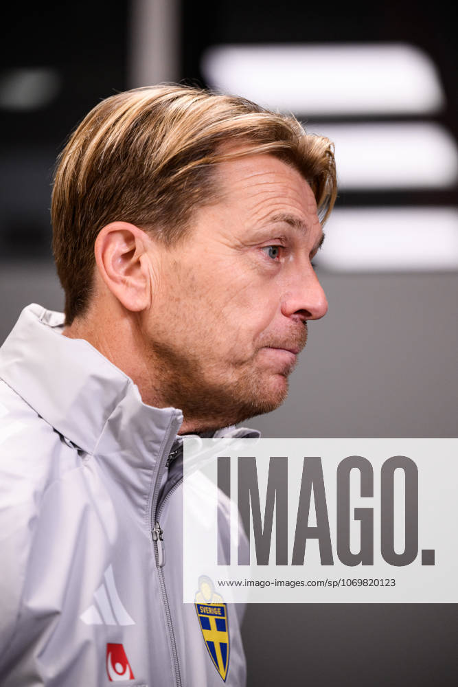 Head coach Tony Gustavsson of the Swedish women s national football team in the mixed zone after a training session on December 1, 2025 in Stockholm Photo Jesper Zerman BILDBYRAN kod JZ JZ0652 fotboll football soccer fotball nations league uefa womens nations league träning practice training sverige sweden dam bbeng