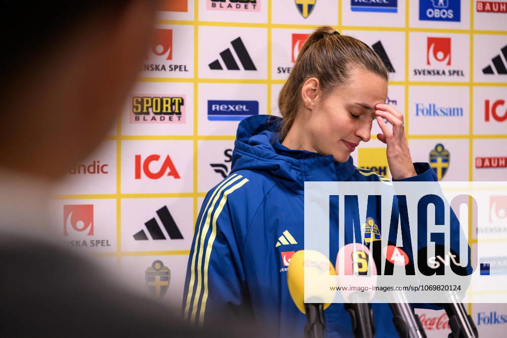 Nathalie Björn of the Swedish women s national football team in the mixed zone after a training session on December 1, 2025 in Stockholm Photo Jesper Zerman BILDBYRAN kod JZ JZ0652 fotboll football soccer fotball nations league uefa womens nations league träning practice training sverige sweden dam bbeng