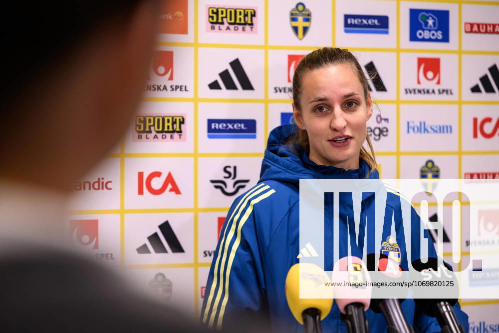 Nathalie Björn of the Swedish women s national football team in the mixed zone after a training session on December 1, 2025 in Stockholm Photo Jesper Zerman BILDBYRAN kod JZ JZ0652 fotboll football soccer fotball nations league uefa womens nations league träning practice training sverige sweden dam bbeng