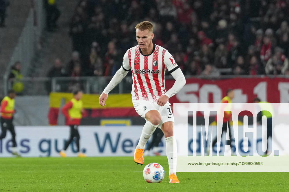 Philipp Lienhart SC Freiburg, 03 on the ball , Germany, Soccer, 1 Bundesliga, Matchday 12, 2025 2026, SC Freiburg vs 1 FSV Mainz 05, 30 11 2025, Europa Park Stadion, Freiburg, Germany DFL REGULATIONS PROHIBIT ANY USE OF PHOTOGRAPHS AS IMAGE SEQUENCES AND OR QUASI VIDEO Freiburg Europa Park Stadion Baden Württemberg Germany