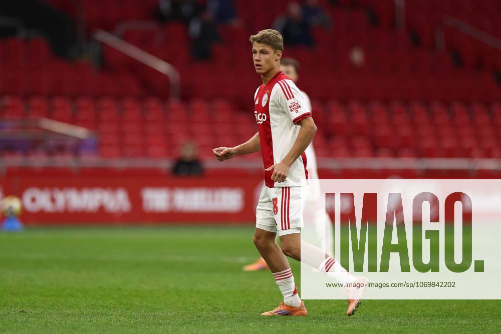 , JohanCruyff Arena , season 2025 2026 , Dutch Eredivisie Football , match between Ajax and FC Groningen (replay) , Picture shows , Ajax player Sean Steur Ajax - Groningen (replay) x32313315x