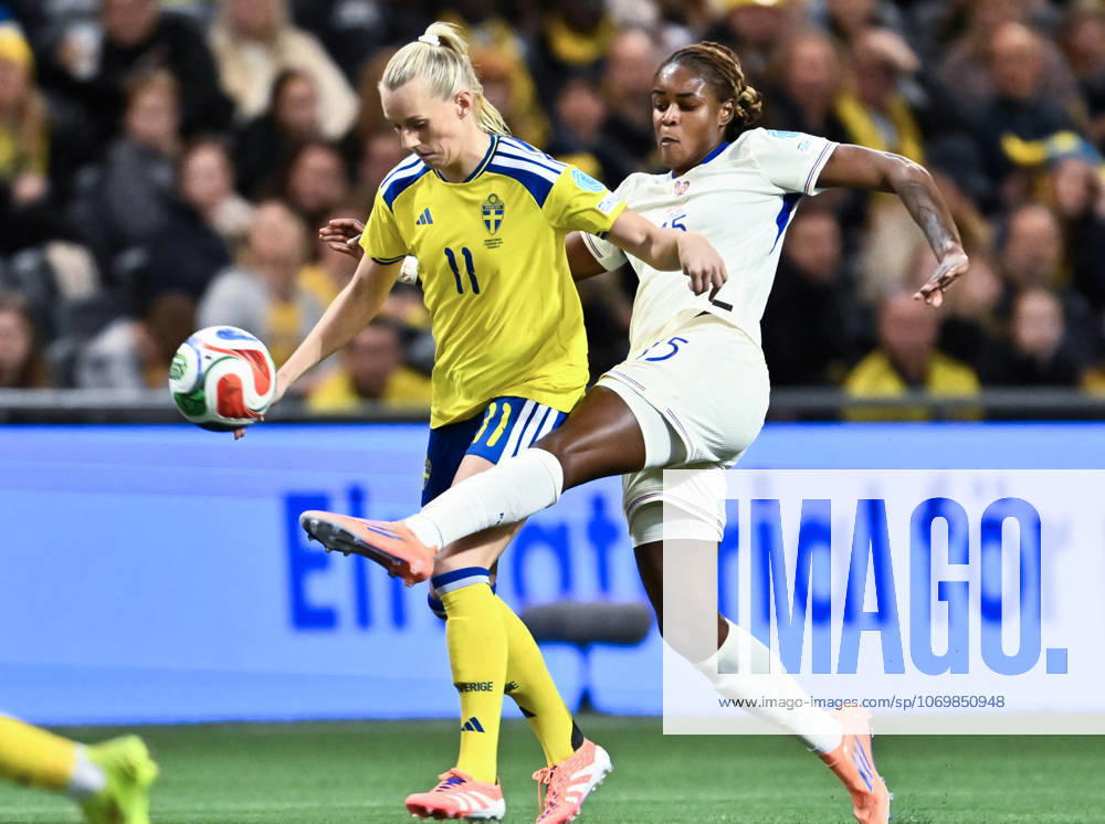 STOCKHOLM, SWEDEN 20251202 Swedens Stina Blackstenius against Frances Kelly Gago during the Nations League bronze medal match between Sweden and France at 3Arena on Tuesday evening STOCKHOLM SWEDEN