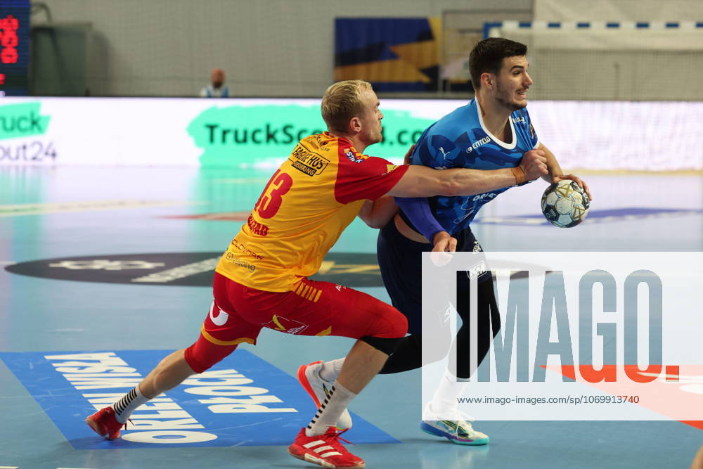 Plock 04.12.2025 Liga mistrzow pilka reczna mezczyzn faza grupowa sezon 2025 26 --- Group Chase mens handball EHF Champions League Orlen Wisla Plock - GOG Handbold Lasse Balstad Gergo Fazekas Fot. Marcin Solarz FotoPyK NEWSPIX.PL --- newspix.pl
