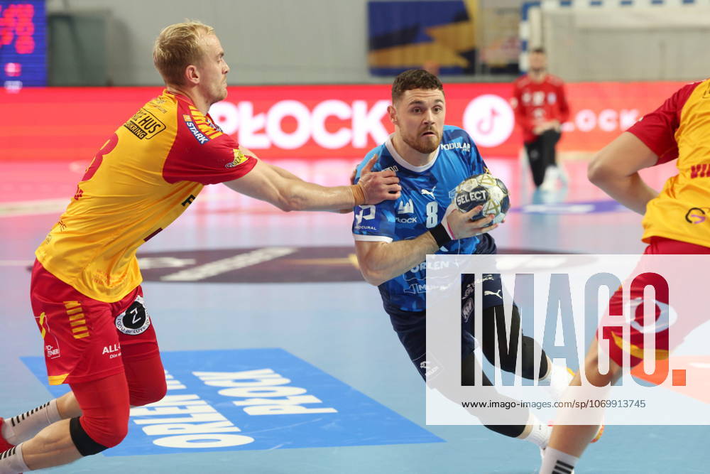 Plock 04.12.2025 Liga mistrzow pilka reczna mezczyzn faza grupowa sezon 2025 26 --- Group Chase mens handball EHF Champions League Orlen Wisla Plock - GOG Handbold Lasse Balstad Mitja Janc Fot. Marcin Solarz FotoPyK NEWSPIX.PL --- newspix.pl