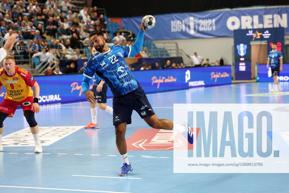 Plock 04.12.2025 Liga mistrzow pilka reczna mezczyzn faza grupowa sezon 2025 26 --- Group Chase mens handball EHF Champions League Orlen Wisla Plock - GOG Handbold Melvyn Richardson rzut karny Fot. Marcin Solarz FotoPyK NEWSPIX.PL --- newspix.pl