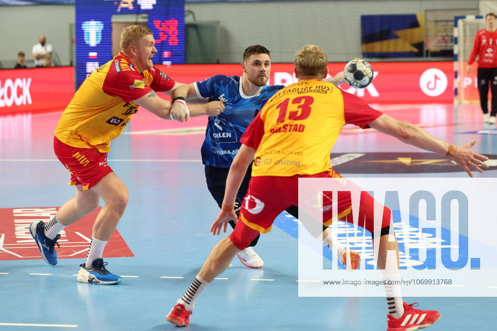 Plock 04.12.2025 Liga mistrzow pilka reczna mezczyzn faza grupowa sezon 2025 26 --- Group Chase mens handball EHF Champions League Orlen Wisla Plock - GOG Handbold Frederik Bjerre Mitja Janc Fot. Marcin Solarz FotoPyK NEWSPIX.PL --- newspix.pl