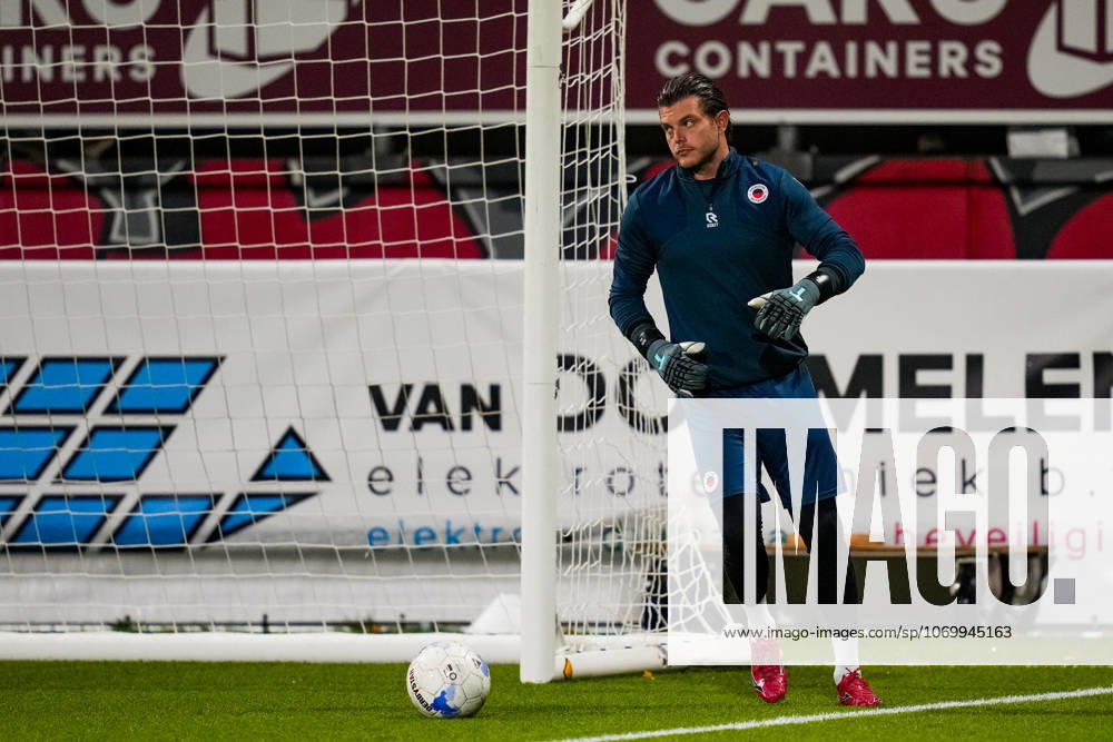 Eredivisie: Excelsior Rotterdam v FC Groningen Rotterdam - Goalkeeper Stijn van Gassel of SBV Excelsior Rotterdam during the fifteenth competition round of the 2025 2026 Eredivisie season. The match is set between Excelsior Rotterdam and FC Groningen at Stadion Woudestein on 5 December 2025 in Rotterdam, The Netherlands. (VK Sportphoto Danny de Groot)