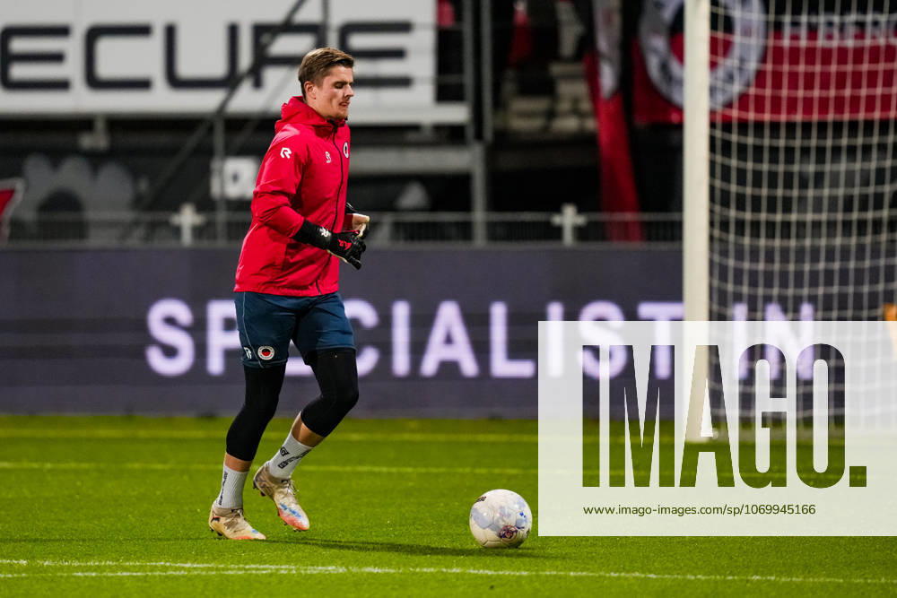 Eredivisie: Excelsior Rotterdam v FC Groningen Rotterdam - Goalkeeper Calvin Raatsie of SBV Excelsior Rotterdam during the fifteenth competition round of the 2025 2026 Eredivisie season. The match is set between Excelsior Rotterdam and FC Groningen at Stadion Woudestein on 5 December 2025 in Rotterdam, The Netherlands. (VK Sportphoto Danny de Groot)