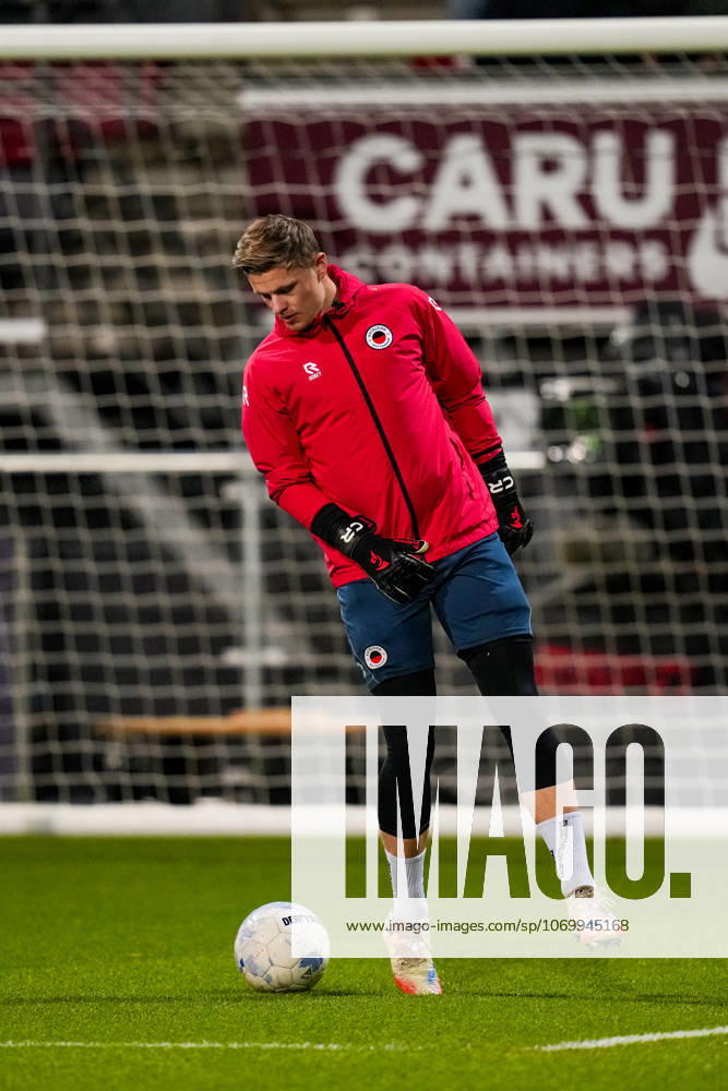Eredivisie: Excelsior Rotterdam v FC Groningen Rotterdam - Goalkeeper Calvin Raatsie of SBV Excelsior Rotterdam during the fifteenth competition round of the 2025 2026 Eredivisie season. The match is set between Excelsior Rotterdam and FC Groningen at Stadion Woudestein on 5 December 2025 in Rotterdam, The Netherlands. (VK Sportphoto Danny de Groot)