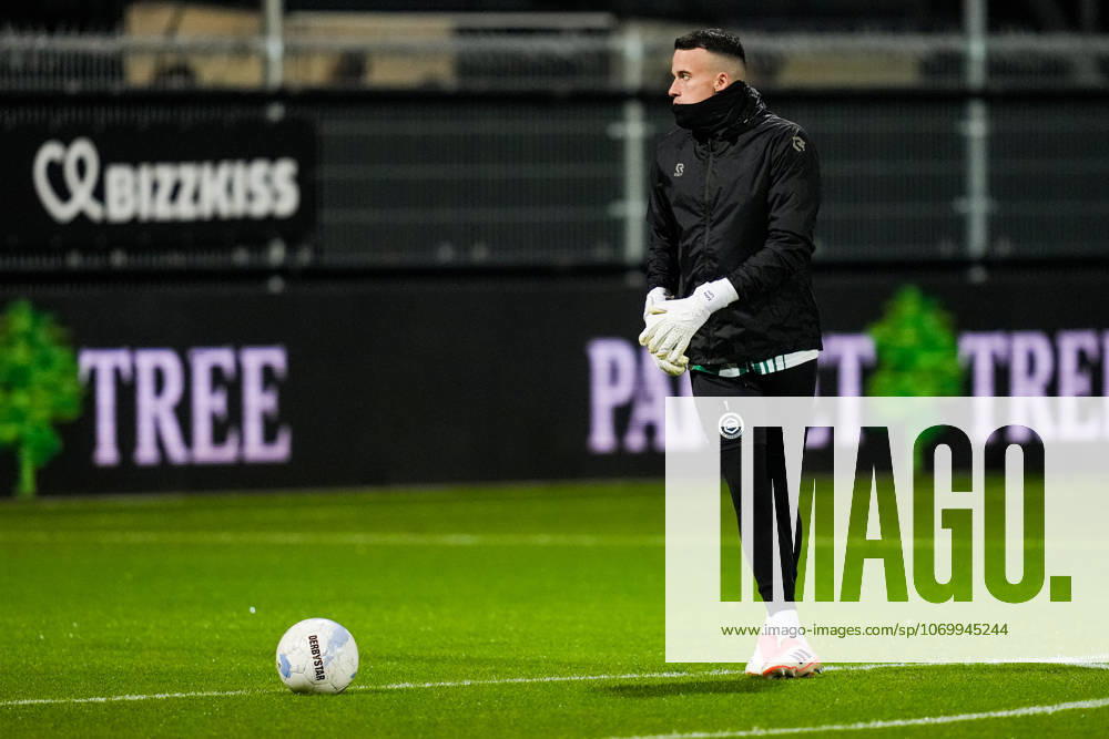 Eredivisie: Excelsior Rotterdam v FC Groningen Rotterdam - Goalkeeper Etienne Vaessen of FC Groningen during the fifteenth competition round of the 2025 2026 Eredivisie season. The match is set between Excelsior Rotterdam and FC Groningen at Stadion Woudestein on 5 December 2025 in Rotterdam, The Netherlands. (VK Sportphoto Danny de Groot)