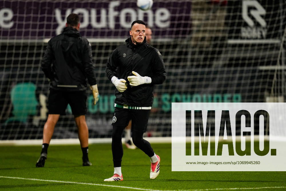 Eredivisie: Excelsior Rotterdam v FC Groningen Rotterdam - Goalkeeper Etienne Vaessen of FC Groningen during the fifteenth competition round of the 2025 2026 Eredivisie season. The match is set between Excelsior Rotterdam and FC Groningen at Stadion Woudestein on 5 December 2025 in Rotterdam, The Netherlands. (VK Sportphoto Danny de Groot)