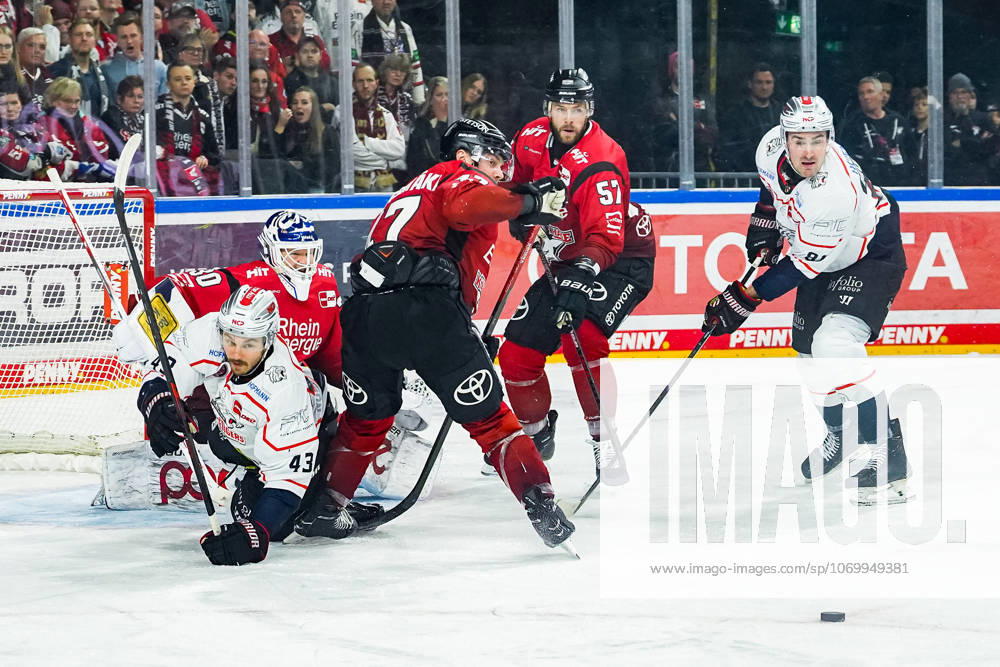 Ice Hockey Penny DEL 25 Matchday Cologne Sharks Nuremberg Ice Tigers on 05 12 2025 at the Lanxess Arena in Cologne f l n r , Owen Headrick Nuremberg , Janne Juvonen Cologne , Veli Matti Vittasmäki Cologne , Brady Austin Cologne , Brett Murray Nuremberg According to the regulations of the DEL German Ice Hockey League, the publication and further utilization of the recordings in electronic media and end devices of all kinds during the ongoing game is not permitted