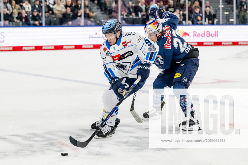 Fight for the puck duel between Veit Oswald EHC Red Bull Muenchen, 27 and Myles Powell ERC Ingolstadt, 9 GER, EHC Red Bull Muenchen vs ERC Ingolstadt, Ice Hockey, DEL, 25 Matchday, Season 2025 2026, 05 12 2025 GER, EHC Red Bull Muenchen vs ERC Ingolstadt, Ice Hockey, DEL, 25 Matchday, Season 2025 2026, 05 12 2025 Muenchen