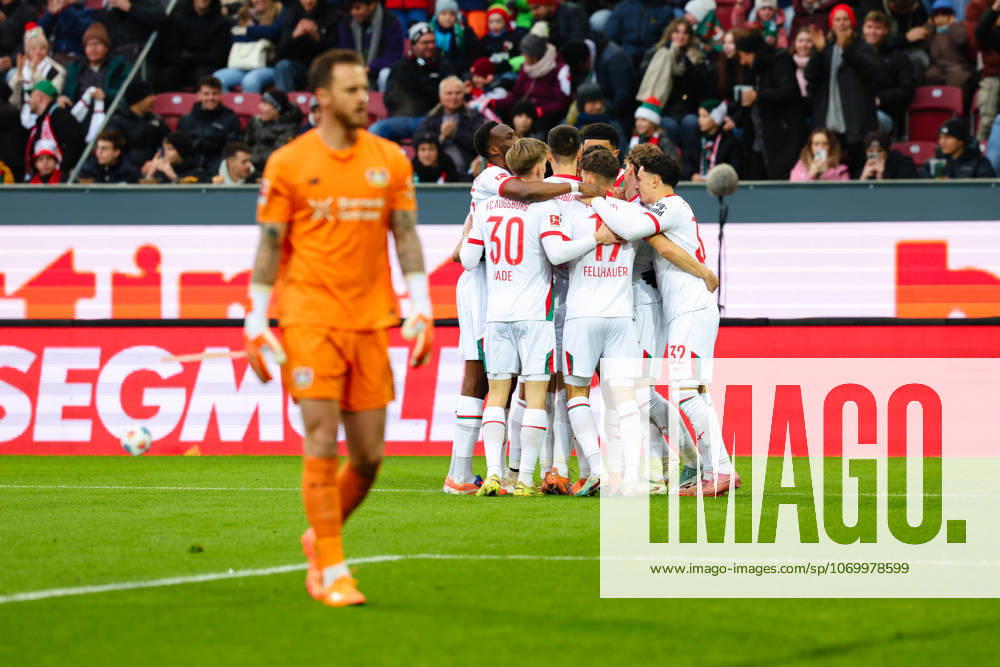 Team FC Augsburg Goal for 1 0 at the match between FC Augsburg v Bayer 04 Leverkusen, Soccer, Men, Bundesliga, 2025 2026, 13 Matchday on 06 12 2025 in Augsburg, WWK Arena DFL and DFB regulations prohibit any use of photographs as image sequences and or quasi video Bayern Germany