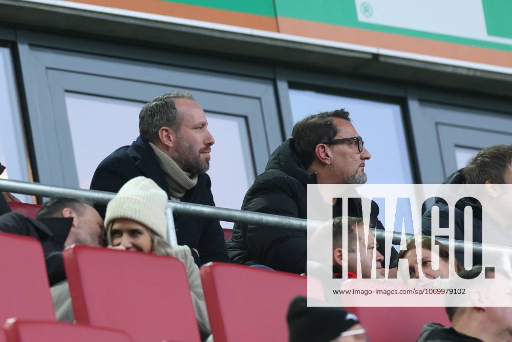 Managing Director Finance Michael Stroell FC Augsburg and President Markus Krapf FC Augsburg look at the banner of the Ultras, FC Augsburg vs Bayer 04 Leverkusen, Soccer, 1 Bundesliga, 13 Matchday, 06 12 2025 DFB regulations prohibit any use of photographs as image sequences and or quasi video Augsburg Bayern Germany
