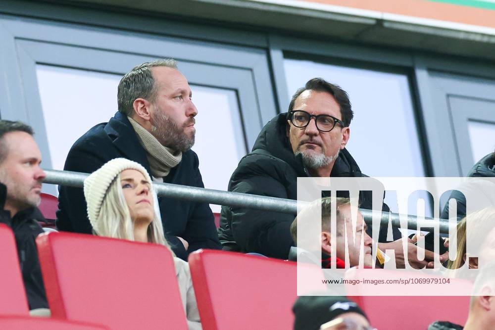 Managing Director Finance Michael Stroell FC Augsburg and President Markus Krapf FC Augsburg look at the banner of the Ultras, FC Augsburg vs Bayer 04 Leverkusen, Soccer, 1 Bundesliga, 13 Matchday, 06 12 2025 DFB regulations prohibit any use of photographs as image sequences and or quasi video Augsburg Bayern Germany