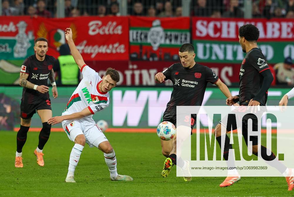 In duel, action, with Robin Fellhauer 19 FC Augsburg , Ibrahim Maza 30 Bayer 04 Leverkusen , FC Augsburg vs Bayer 04 Leverkusen, Soccer, 1 Bundesliga, 13 Matchday, 06 12 2025 DFB regulations prohibit any use of photographs as image sequences and or quasi video Augsburg Bayern Germany