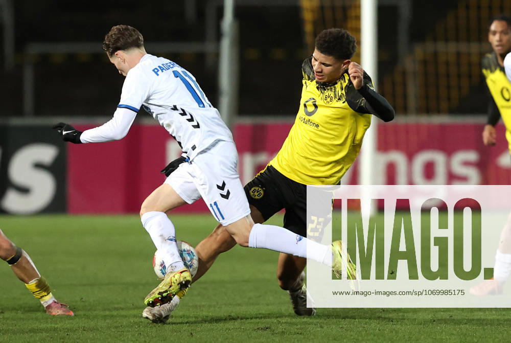 Saturday 06 12 2025, Season 2025 26, Regionalliga West, Matchday 18 at Stadion Rote Erde Dortmund, BVB Borussia Dortmund II SC Paderborn U23, Georg Ermolaev SCP v Jordi Leander Paulina BVB II , v l