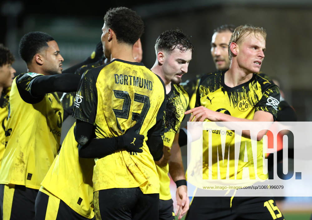 Saturday 06 12 2025, Season 2025 26, Regionalliga West, Matchday 18 at Stadion Rote Erde Dortmund, BVB Borussia Dortmund II SC Paderborn U23, Dortmund goal celebration to 1 0 Almugera Raouf Mohammed Kabar BVB II , Babis Charalampos Drakas BVB II , Jordi Leander Paulina BVB II , Tony Reitz BVB II , Michael Eberwein BVB II and Ben Vincent Hüning BVB II , f l