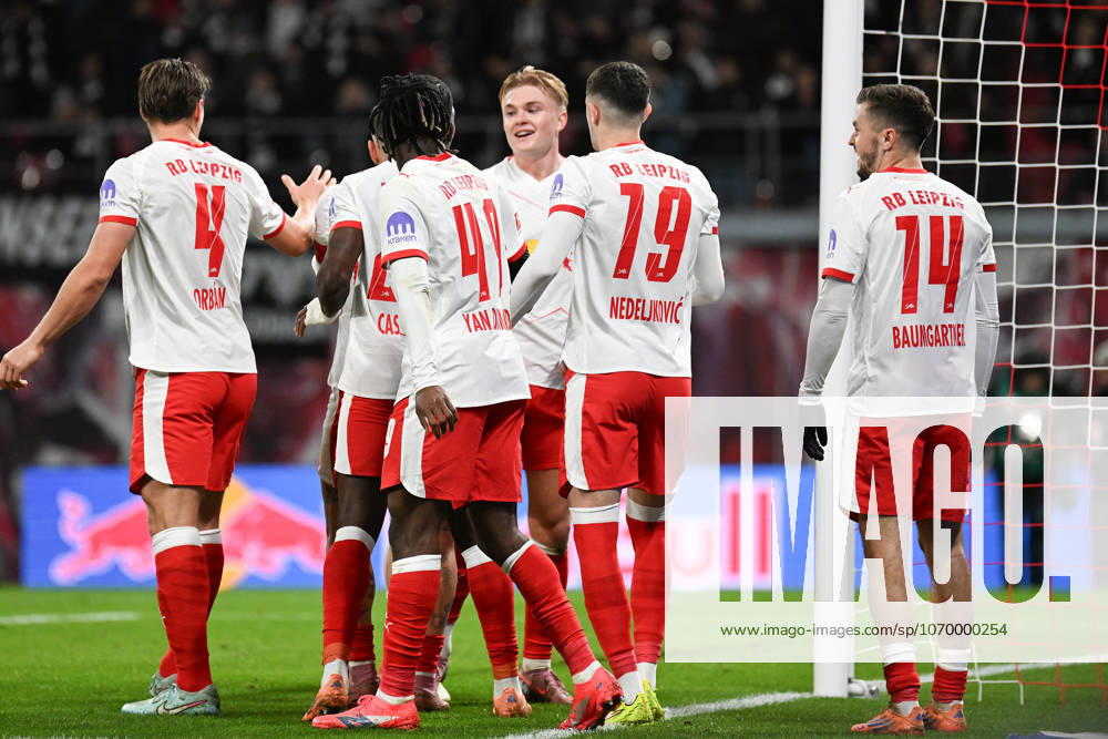 Soccer I Men I Season 2025 2026 I Bundesliga I Matchday 13 I RB Leipzig Eintracht Frankfurt I 06 12 2025 Goal celebrations Willi Orban 4, RB Leipzig , Yan Diomande 49, RB Leipzig , Conrad Harder Weibel Schandorff 11, RB Leipzig , Kosta Nedeljkovic 19, RB Leipzig and Christoph Baumgartner 14, RB Leipzig Leipzig Red Bull Arena Saxony Germany