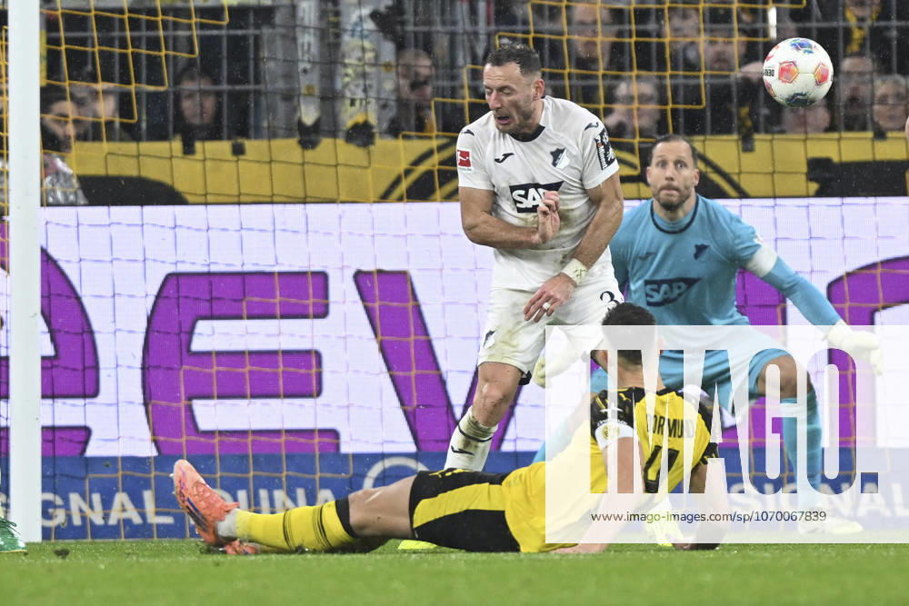 Nico Schlotterbeck Dortmund 4 scores the goal to 2 0 07 12 2025 Soccer Borussia Dortmund vs TSG Hoffenheim, Signal Iduna Park, Dortmund, DFB DFL REGULATIONS PROHIBIT ANY USE OF PHOTOGRAPHS AS IMAGE SEQUENCES AND OR QUASI VIDEO