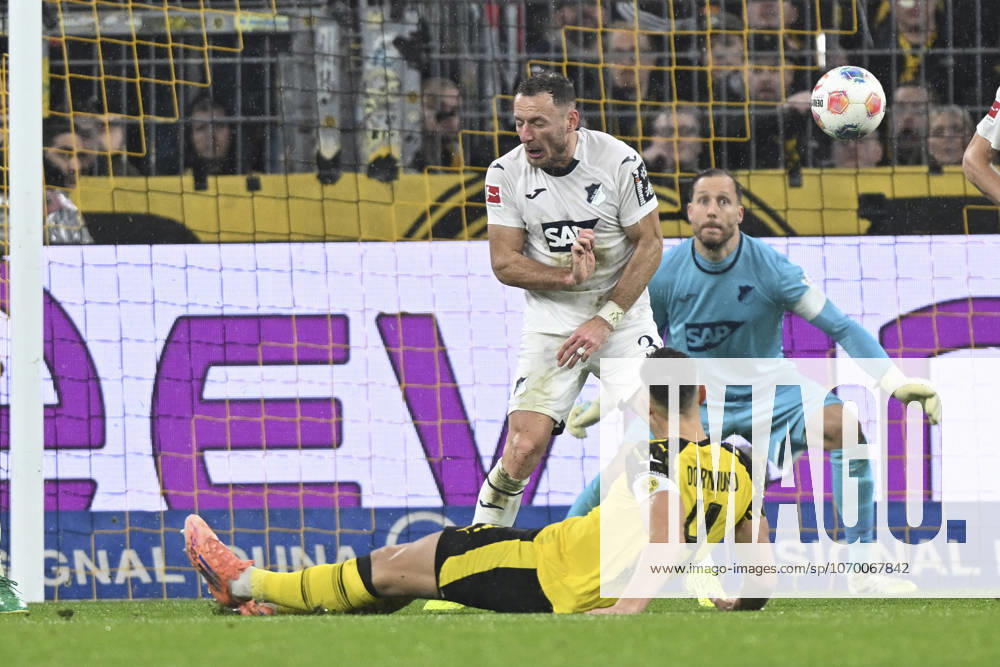 Nico Schlotterbeck Dortmund 4 scores the goal to 2 0 07 12 2025 Soccer Borussia Dortmund vs TSG Hoffenheim, Signal Iduna Park, Dortmund, DFB DFL REGULATIONS PROHIBIT ANY USE OF PHOTOGRAPHS AS IMAGE SEQUENCES AND OR QUASI VIDEO