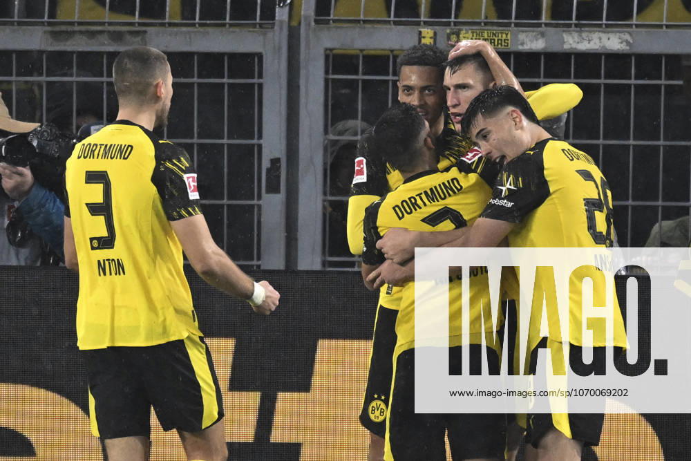 Nico Schlotterbeck Dortmund 4 cheers after scoring 2 0 mi the team 07 12 2025 Soccer Borussia Dortmund vs TSG Hoffenheim, Signal Iduna Park, Dortmund, DFB DFL REGULATIONS PROHIBIT ANY USE OF PHOTOGRAPHS AS IMAGE SEQUENCES AND OR QUASI VIDEO