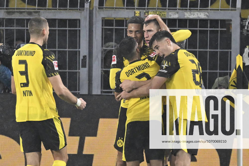 Nico Schlotterbeck Dortmund 4 cheers after scoring 2 0 mi the team 07 12 2025 Soccer Borussia Dortmund vs TSG Hoffenheim, Signal Iduna Park, Dortmund, DFB DFL REGULATIONS PROHIBIT ANY USE OF PHOTOGRAPHS AS IMAGE SEQUENCES AND OR QUASI VIDEO