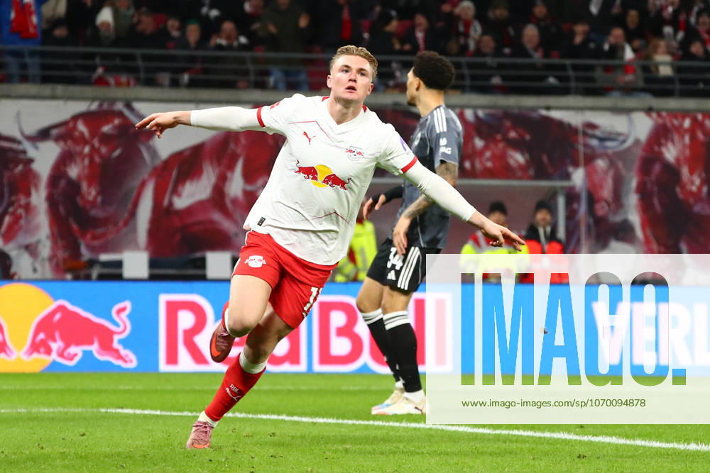 RB Leipzig - Frankfurt Bundesliga Leipzig, 06.12.2025, Red Bull Arena, Fußball, Männer, Saison 2025 2026, 1. Bundesliga, 13. Spieltag, RB Leipzig - Eintracht Frankfurt 6:0 (2:0) , Im Bild: Tor für RB Leipzig, Torjubel nach dem 1:0, Torschütze Conrad Harder (11, RB Leipzig) ,