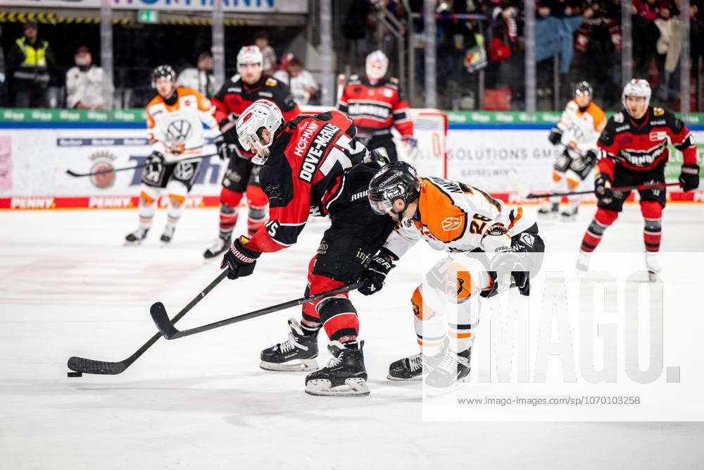 Samuel Dove McFalls 75, Nuernberg Ice Tigers, NIT Jimmy Martinovic 28, Grizzlys Wolfsburg , Nuernberg Ice Tigers vs Grizzlys Wolfsburg, Ice Hockey, Penny DEL, Matchday 26, 07 12 2025, Nuernberg Ice Tigers vs Grizzlys Wolfsburg, Ice Hockey, Penny DEL, Matchday 26