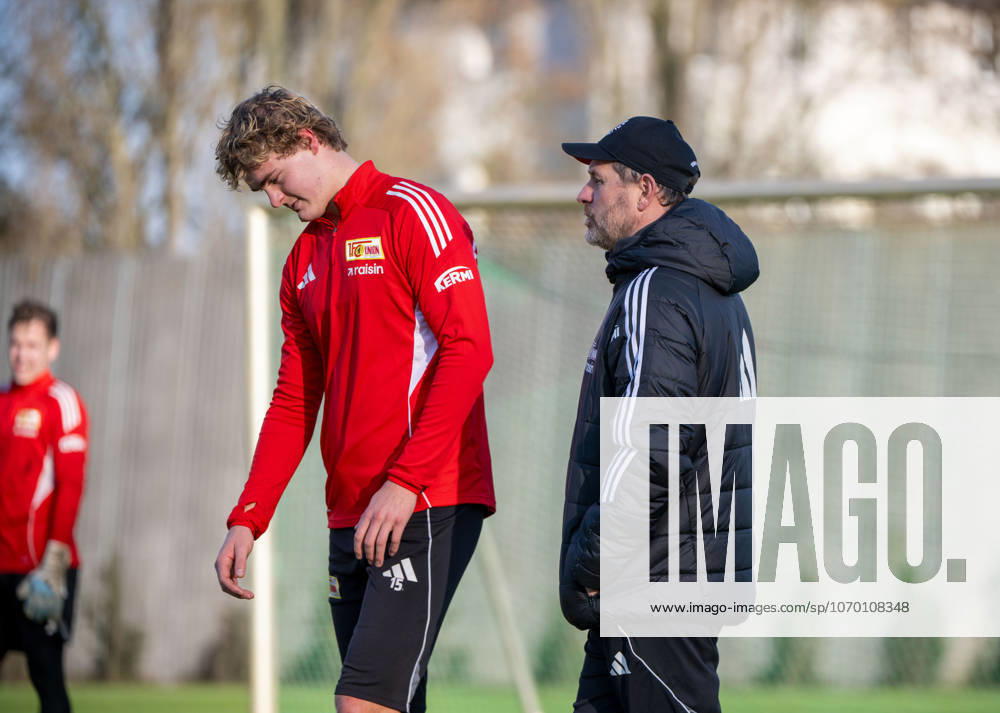 Soccer, Men, Season 2025 2026, 1 Bundesliga, 1 FC Union Berlin, Training, f l Tom Rothe 1 FC Union Berlin , Coach Steffen Baumgart 1 FC Union Berlin , 08 12 2025,